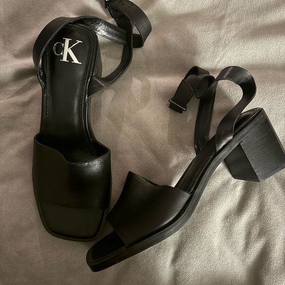 Calvin Klein Black Heels 👠 - Picture 4 of 4